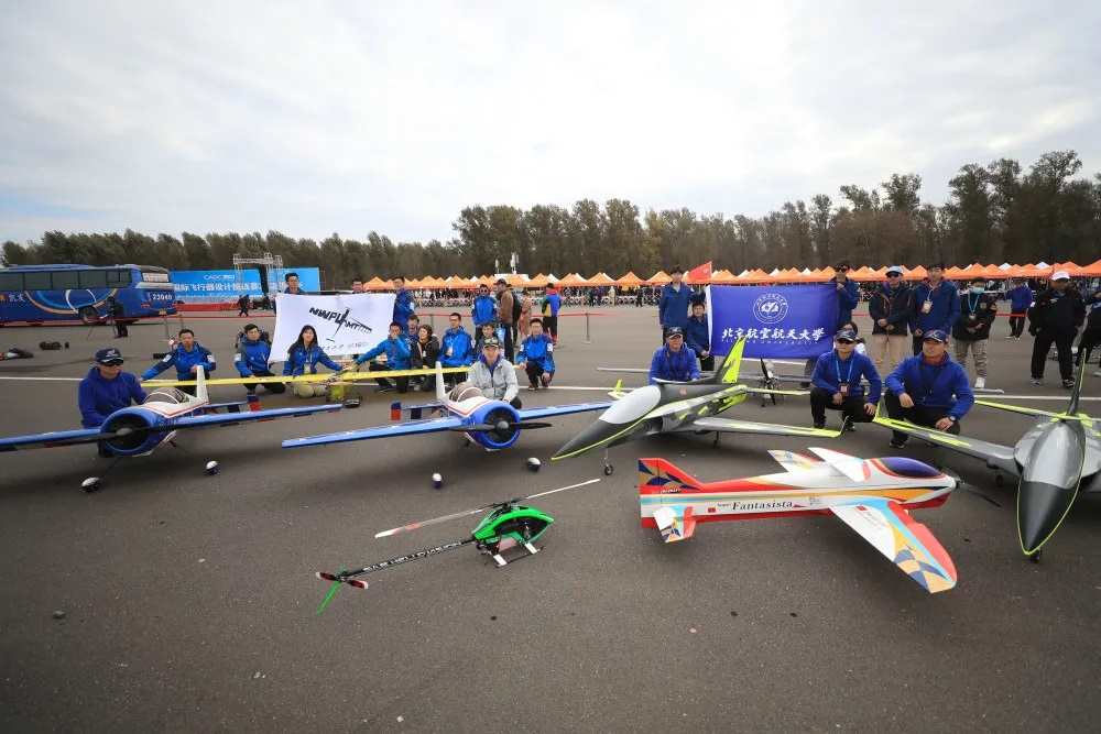 你以為大學(xué)生只會(huì)考試？他們正在親手把飛機(jī)送上天，而這些飛機(jī)，將來會(huì)飛得比誰都遠(yuǎn)。